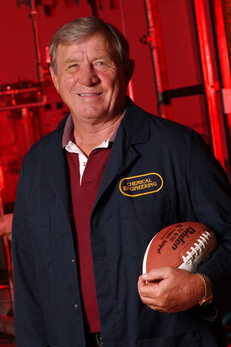 Charley Johnson NFL legendengineering professor to retire in May