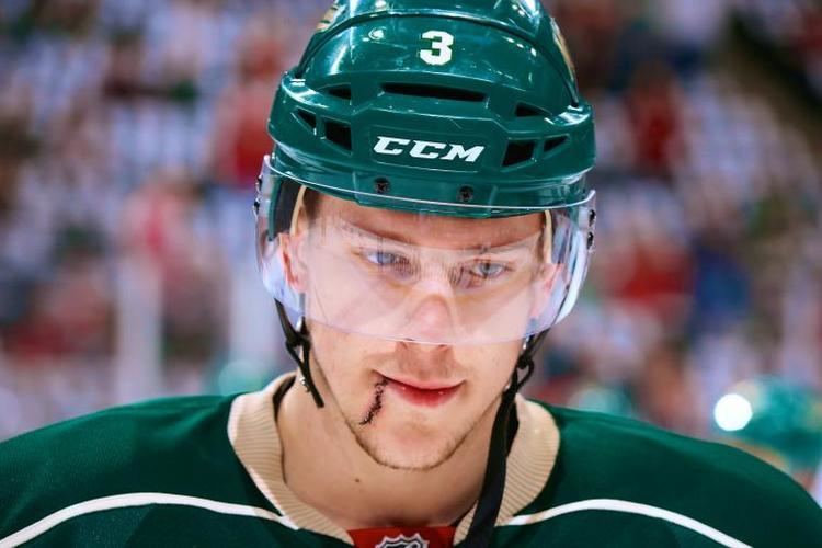 Charlie Coyle Wild39s Charlie Coyle Reportedly Played Through 2 Separated