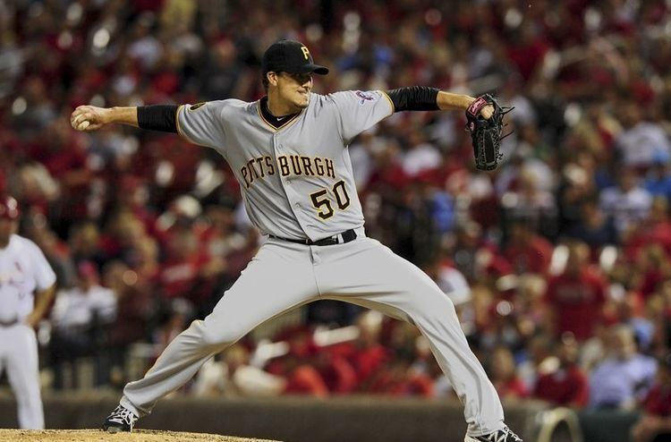 Charlie Morton (pitcher) Pirates Lose as Charlie Morton outduels Adam Wainwright