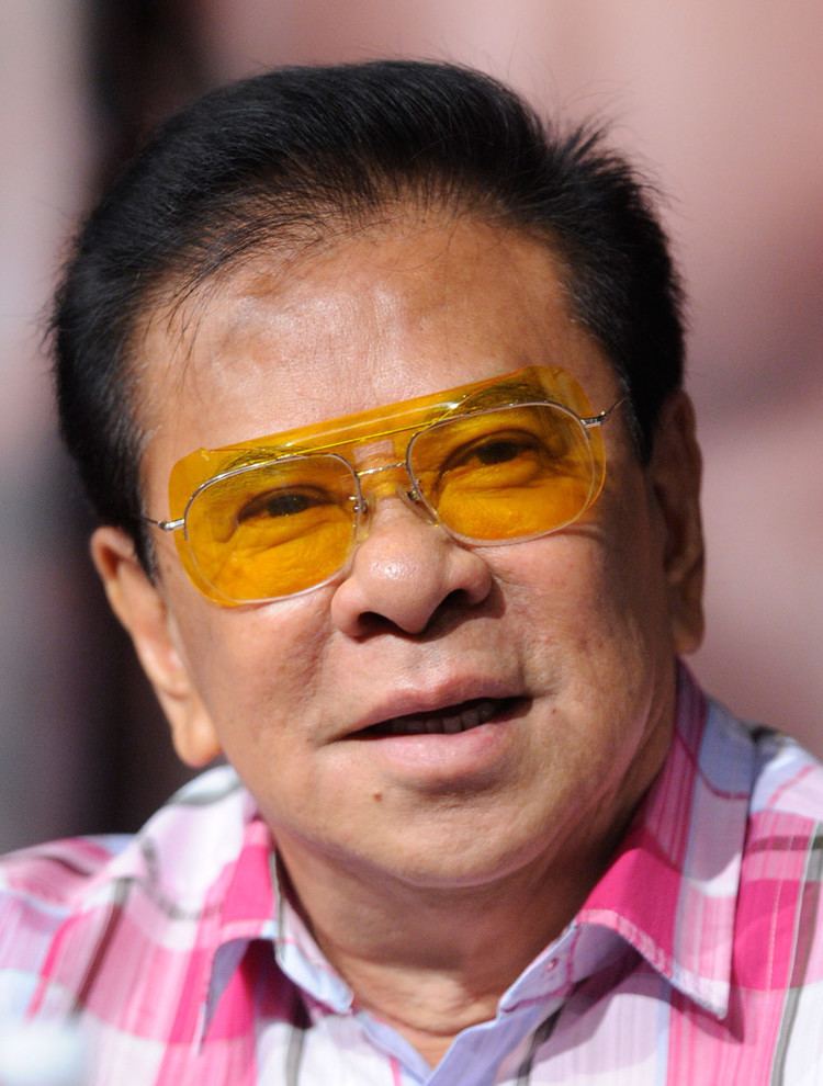 Chavit Singson wearing a checkered shirt and a pair of yellow eyeglasses