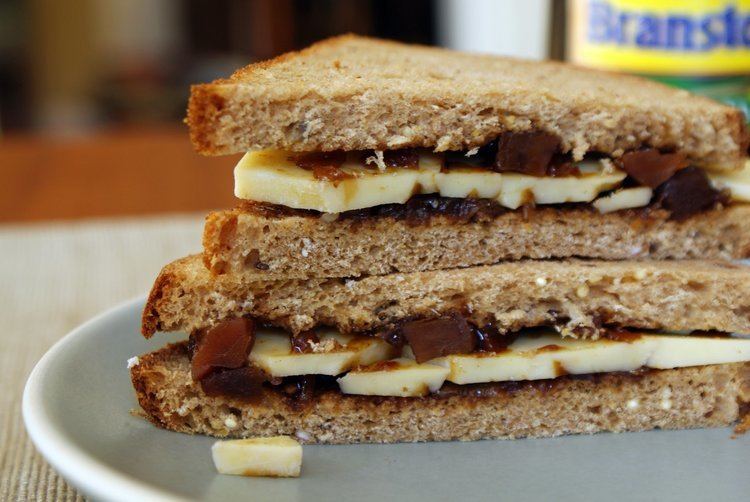 Cheese and pickle sandwich httpsmedia1popsugarassetscomfilesthumbor2