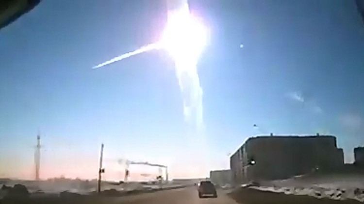 Chelyabinsk meteor AMAZING Russian Meteor Explosion 21513 YouTube