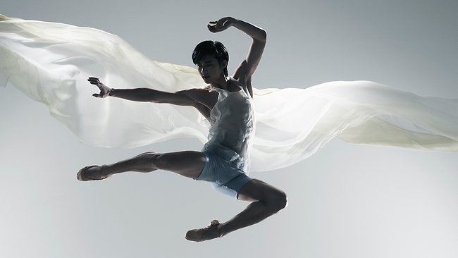 Chengwu Guo Ballet dancer Chengwu Guo is a Chinese cracker on fire