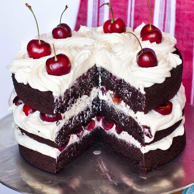 Cherry cake tatyanaseverydayfoodcomwpcontentuploads20160