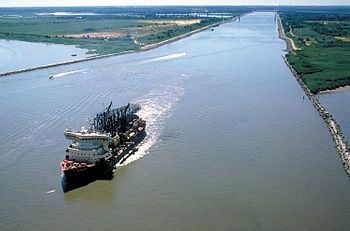 Chesapeake & Delaware Canal httpsuploadwikimediaorgwikipediacommonsthu