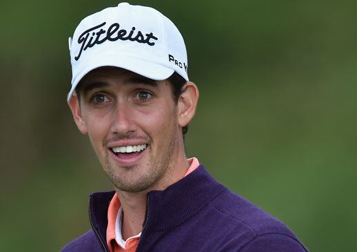 Chesson Hadley Bubba Watson In the Zone Signs For Fellow Pro Chesson Hadley