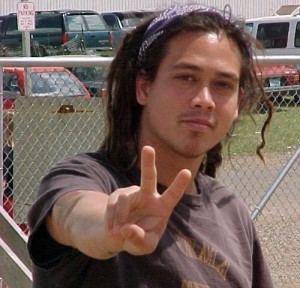 Chi Cheng (musician) Deftones bassist Chi Cheng has passed away Oh No They