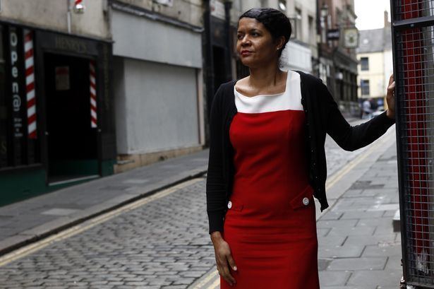 Chi Onwurah MP Chi Onwurah wins an award for her dedication to science