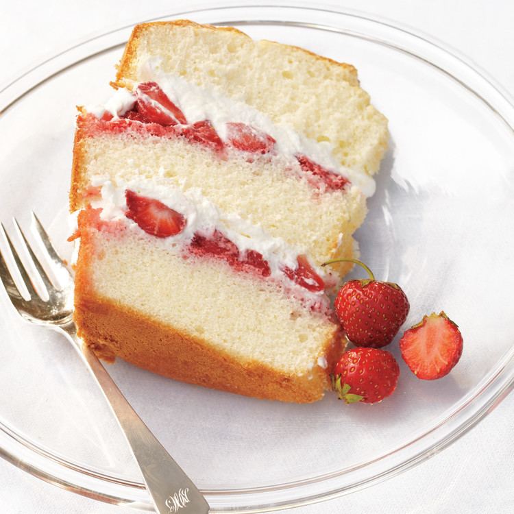 Chiffon cake Chiffon Cake with Strawberries and Cream