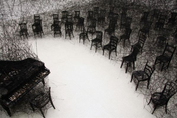 Chiharu Shiota Recreating a Scorched Room with Black Thread My Modern Met