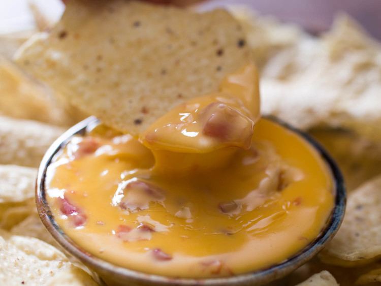Chile con queso wwwseriouseatscomimages20150220150204queso