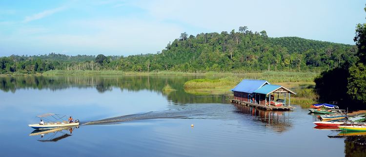 Chini Lake wwwexpatgocommywpcontentuploads201401boat