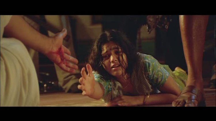 Chinthamani Kolacase movie scenes Special mention the scene where Ajith extends his hand towards his about to die sister a straight lift from Ghajini What is worse 