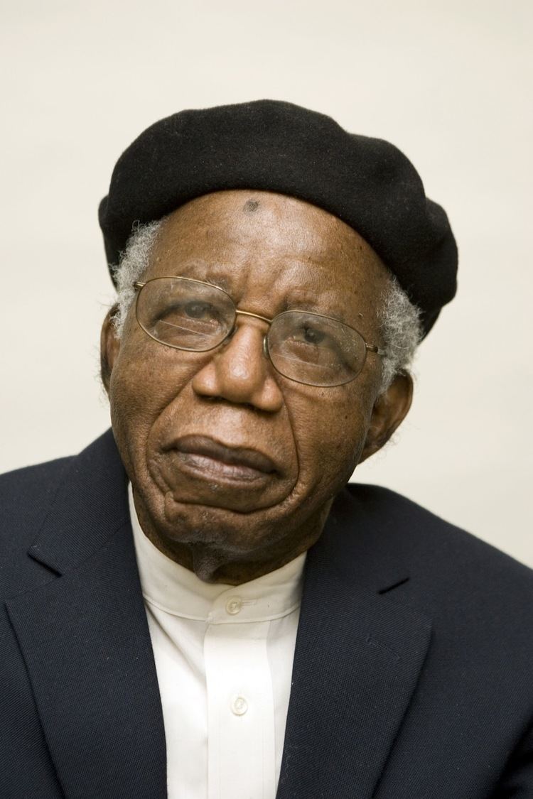 Chinua Achebe p17mklchkp15ji1kk2okqpa3h6026057jpg