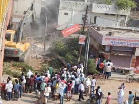 Chittu Pandey Encroachment Removed From The Chittu Pandey Intersection