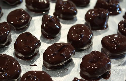 Chocolate-covered prune - Wikipedia