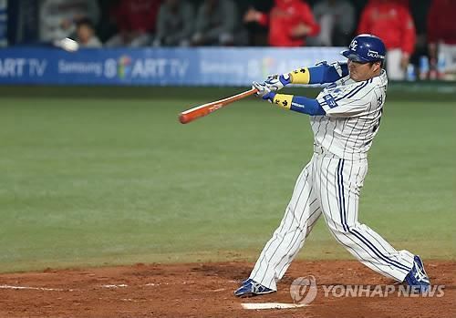 Choi Hyoung-woo South Korean slugger Choi Hyoungwoo attracting interest from