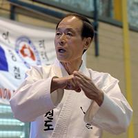 Chong Chul Rhee httpsuploadwikimediaorgwikipediacommonsff