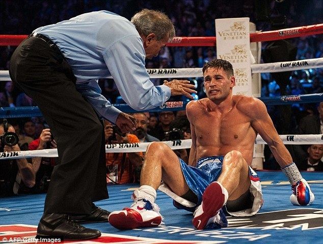 Chris Algieri Chris Im letting you out of the cage What Algieris trainer said