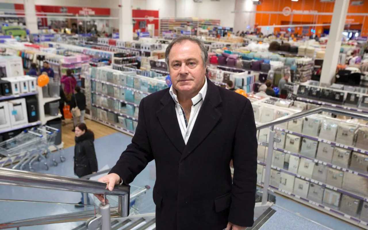 Chris Dawson (businessman) The selfmade retail billionaire who cant read or write