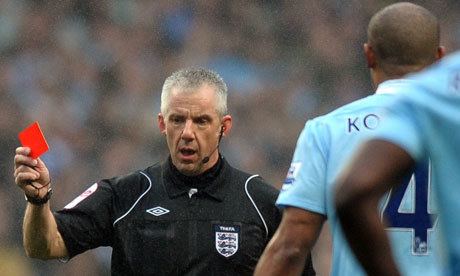 Chris Foy (referee) Referee Chris Foy gets official backing after Vincent