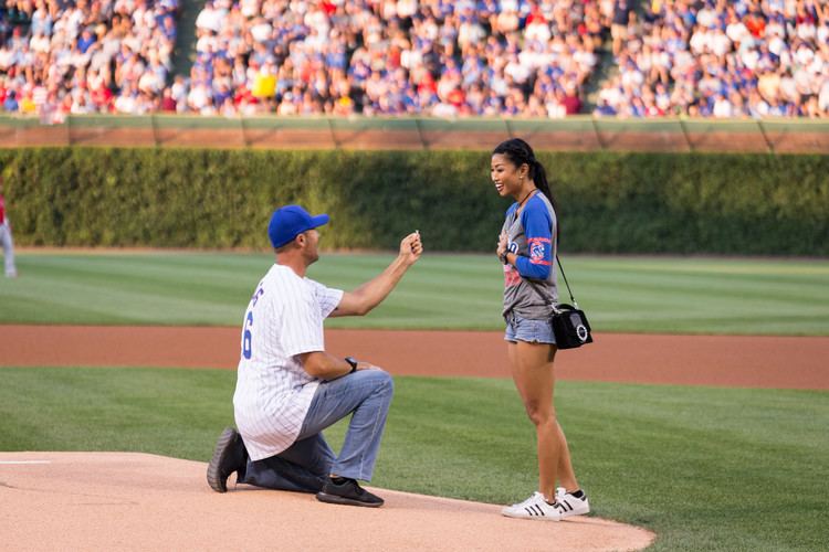 Chris Jacobs (television host) Watch TV host Chris Jacobs throw out Cubs first pitch get engaged