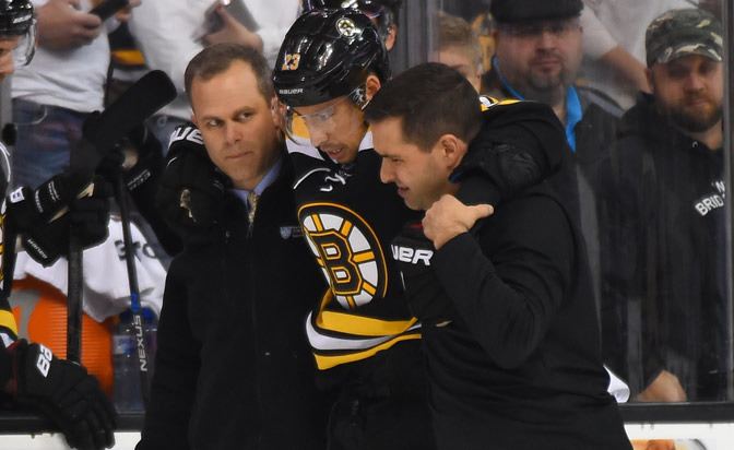 Chris Kelly (ice hockey) Chris Kelly of Boston Bruins breaks leg against Dallas