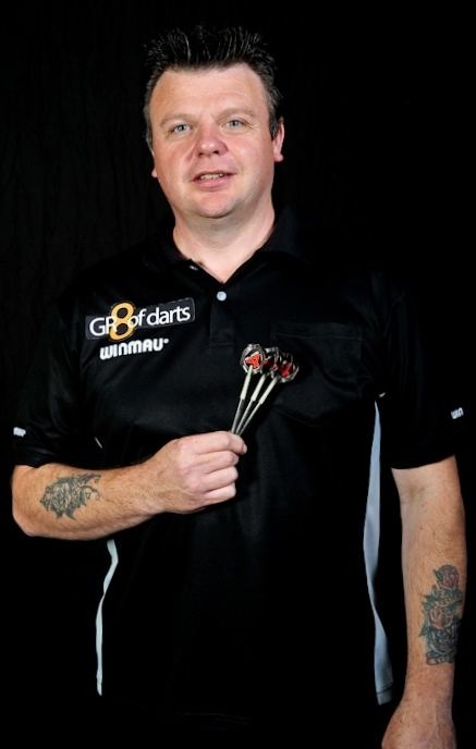 Chris Mason (darts player) chrismasonredtoothdartsjpg