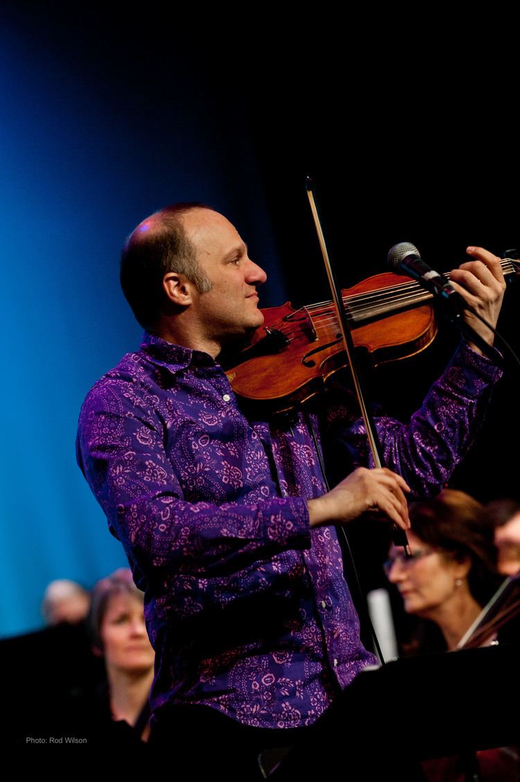 Chris McKhool Profile shot of violinist Chris McKhool of Sultans of String