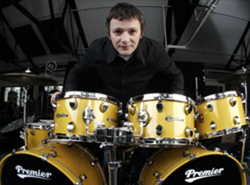 Chris Sharrock Noel39s doublewhammy of new Oasis drummer MusicRadar