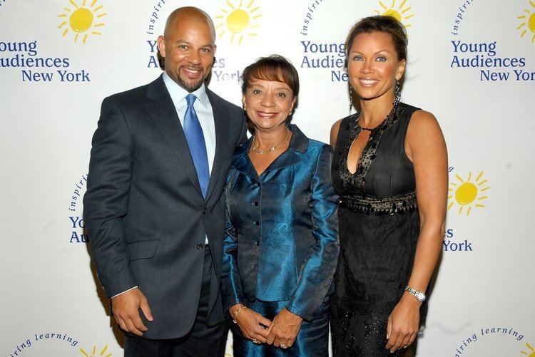 Chris Williams with Helen and Vanessa Williams wearing a grayish formal attire and blue tie.