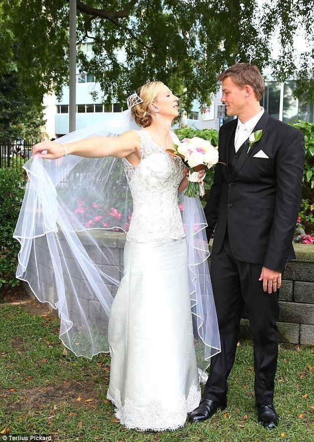 Chris Wright (swimmer) Swimming champs Mel Schlanger and Chris Wright tie the knot Daily