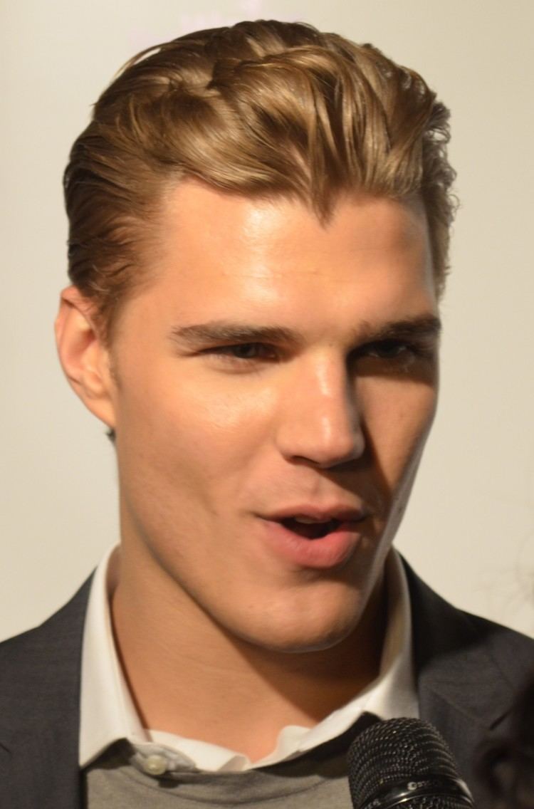 Chris Zylka httpsuploadwikimediaorgwikipediacommons44