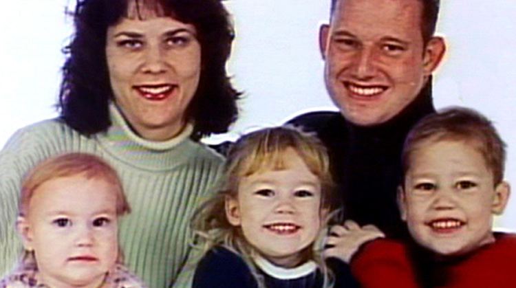 Christian Longo smiling with his wife Mary Jane and their three children, Madison, Sadie, and Zachery