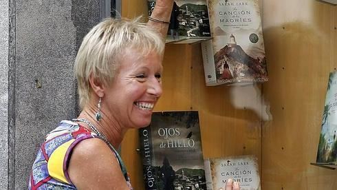 Christiane Gohl La escritora de los mil seudnimos escribe sus libros con dos