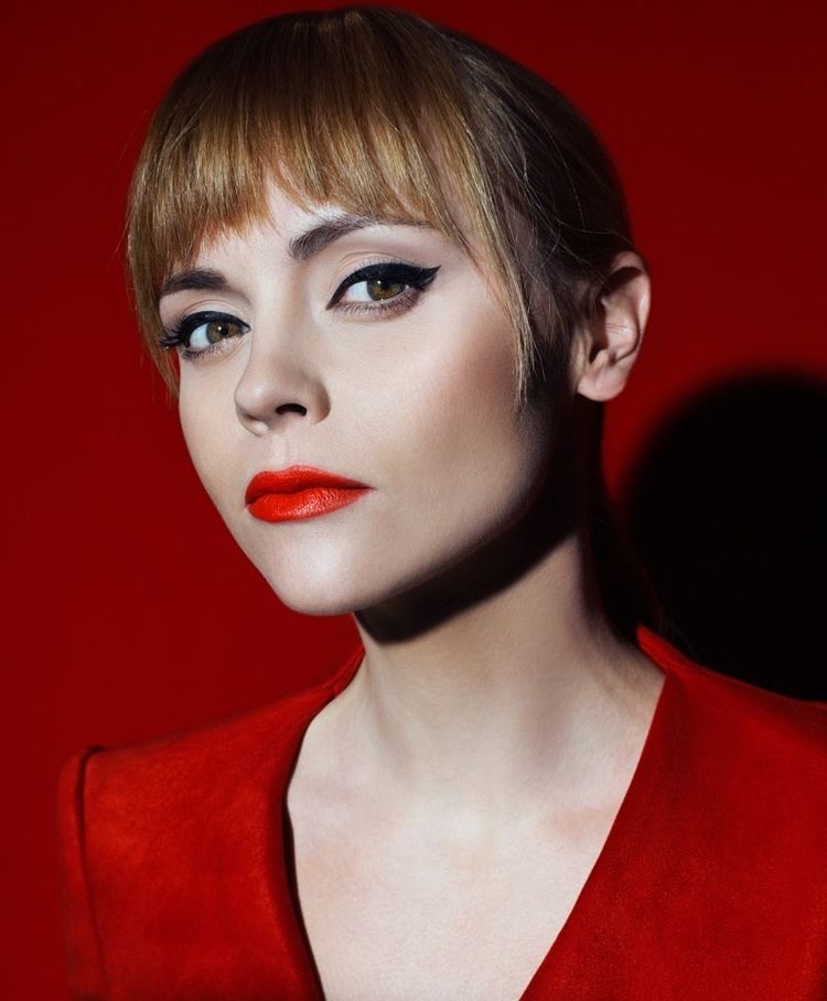 Christina Ricci Christina Ricci Stuns in All Red Styles for S Moda Cover Story