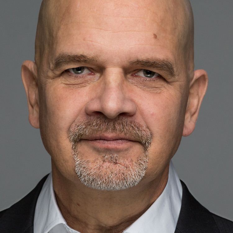Christoph Sahner Christoph Sahner Head of Consumer Communications CEUR Symantec