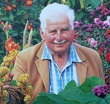 Christopher Lloyd (gardener) httpsuploadwikimediaorgwikipediaenthumbe