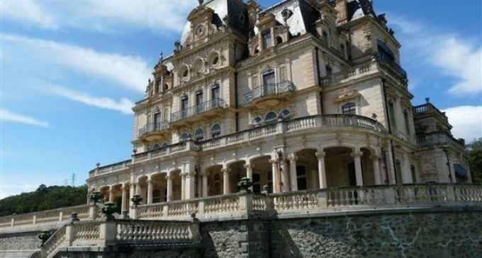 Château d'Aubiry Chateau d39Aubiry 21000000 Pricey Pads