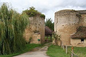 Château de Courcy httpsuploadwikimediaorgwikipediacommonsthu