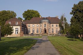 Château de la Cour d'Angleterre httpsuploadwikimediaorgwikipediacommonsthu