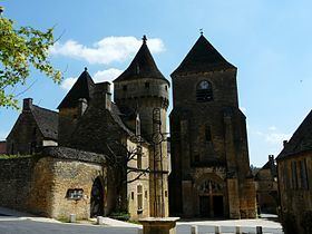 Château de Saint-Geniès (Dordogne) httpsuploadwikimediaorgwikipediacommonsthu