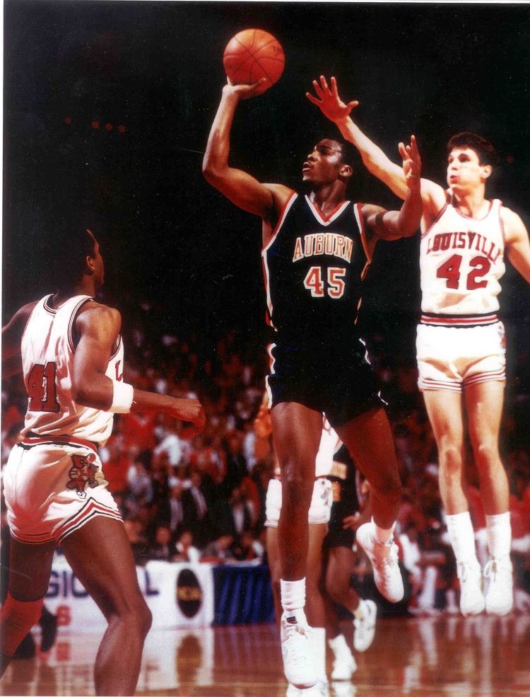 Chuck Person Basketball Great Chuck Person Earns Bachelors Degree From United