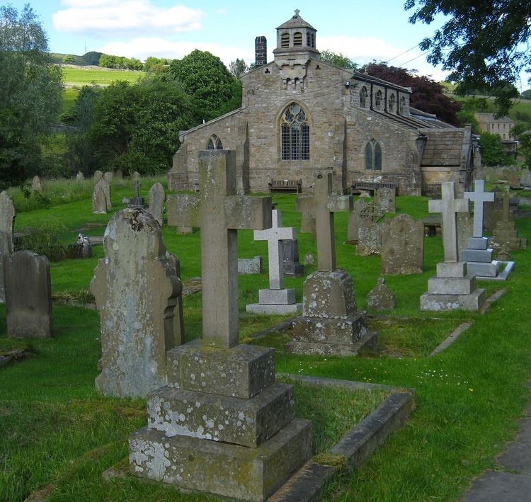 Churchyard FileLinton churchyard broad viewjpg Wikimedia Commons