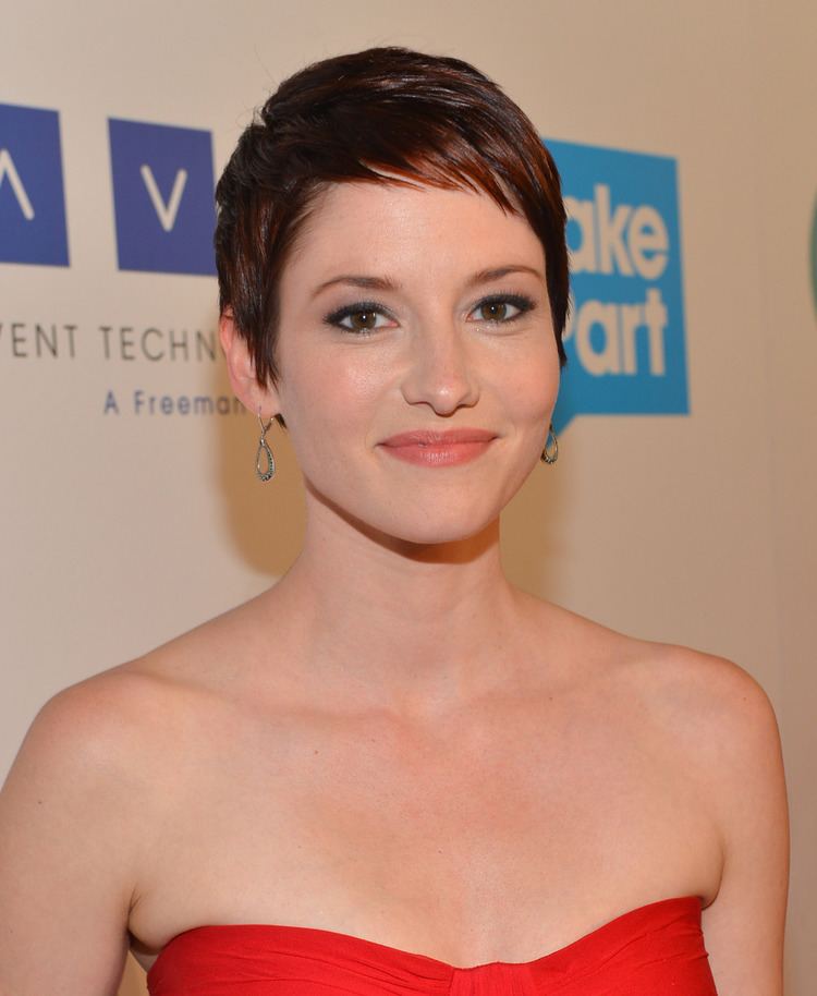 Chyler Leigh CBS Orders Supergirl With Grey39s Anatomy39s Chyler Leigh