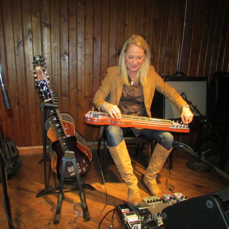 Cindy Cashdollar feeling the lap steel love is there any more pie