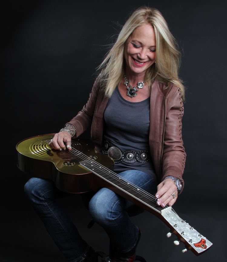 Cindy Cashdollar Cindy Cashdollar Dobro and Steel Guitar Press and