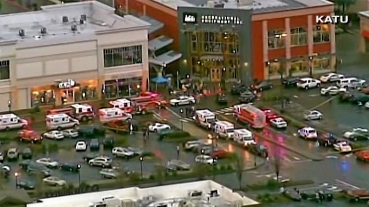 Clackamas Town Center shooting Clackamas Town Center mall shooting 2 people suspect dead in