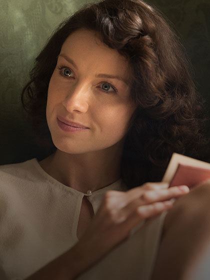 Claire Fraser (character) The Saucy Wenches Book Club Fangirl Fridays Traveller in Time