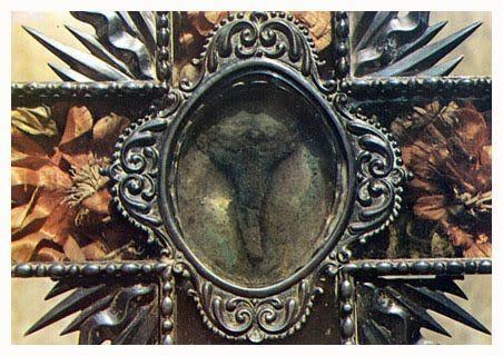 Clare of Montefalco Relic of the heart of saint Clare of Montefalco Sinte Clara van